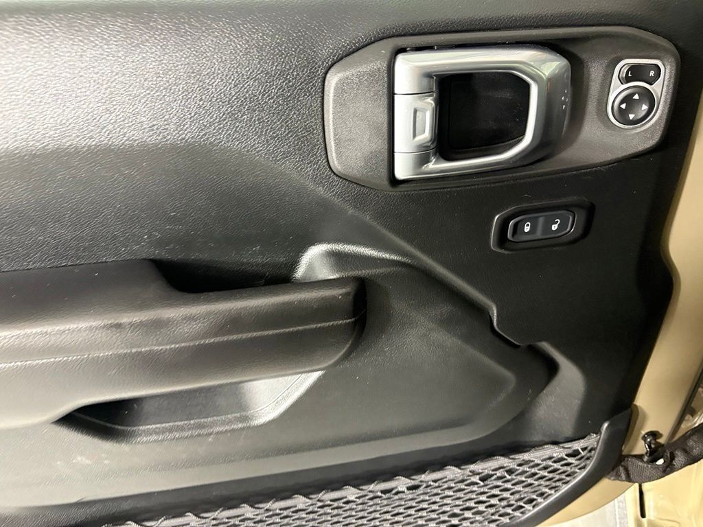 Used 2020 Jeep Gladiator Mojave AWD/4WD image 17