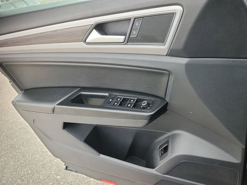 Used 2019 Volkswagen Atlas SE w/ Towing Package image 9