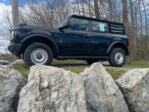Used 2022 Ford Bronco 4-Door AWD/4WD image 3