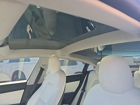 Used 2021 Tesla Model 3 Performance image 8