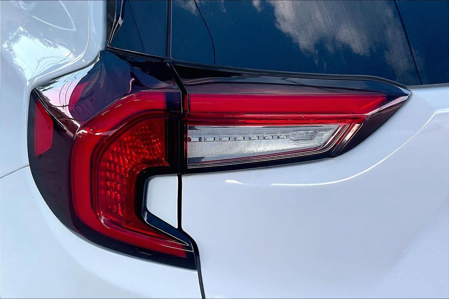 Used 2022 GMC Terrain SLT w/ Tech Package FWD image 29