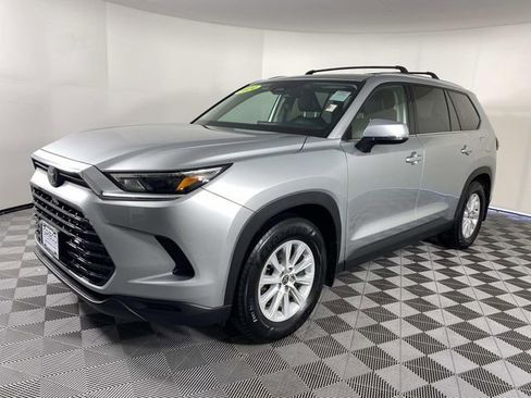 Used 2024 Toyota Grand Highlander XLE image 4