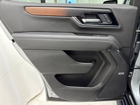 Used 2025 GMC Yukon Denali AWD/4WD image 18