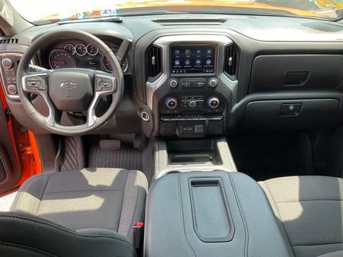 Used 2022 Chevrolet Silverado 1500 LT Trail Boss w/ LPO, Dark Essentials Package AWD/4WD image 4
