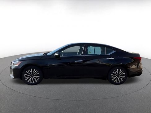 Used 2025 Nissan Altima 2.5 SV FWD image 8