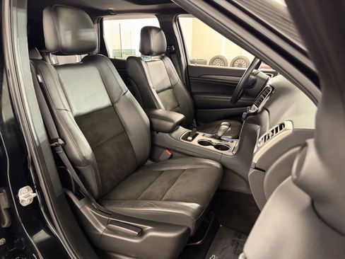 Used 2019 Jeep Grand Cherokee Altitude AWD/4WD image 38