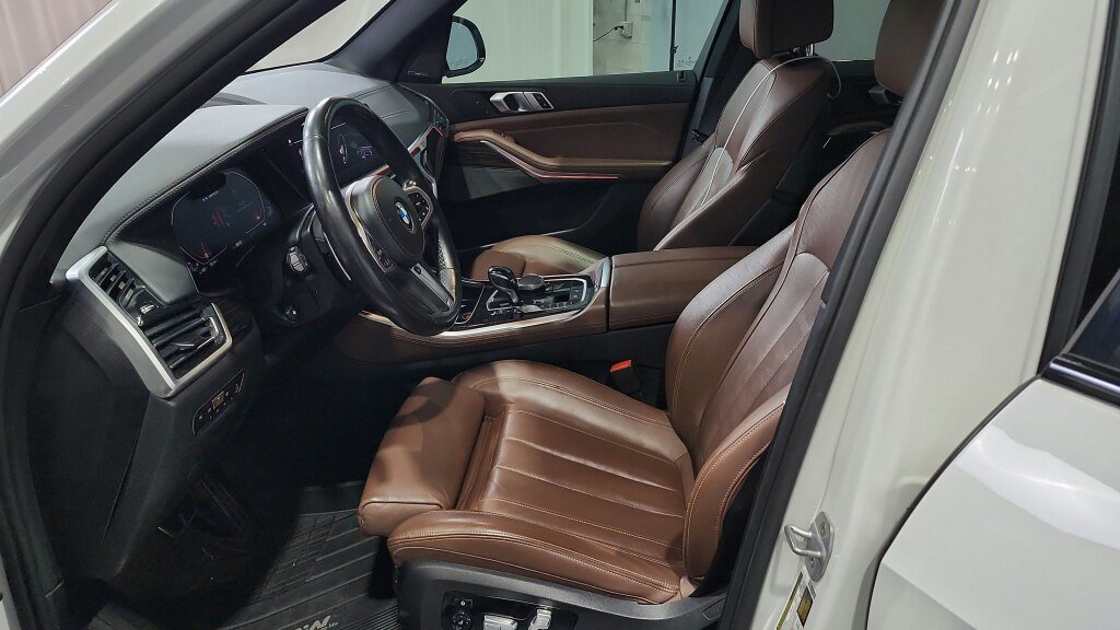 Used 2020 BMW X5 M50i AWD/4WD image 25