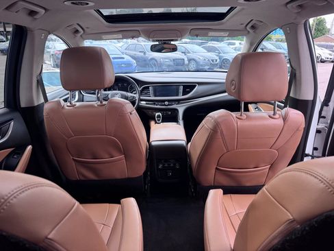 Used 2020 Buick Enclave Essence FWD image 17