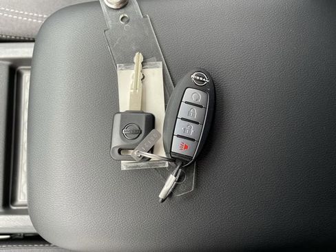 Used 2025 Nissan Frontier SV w/ SV Convenience Package image 30