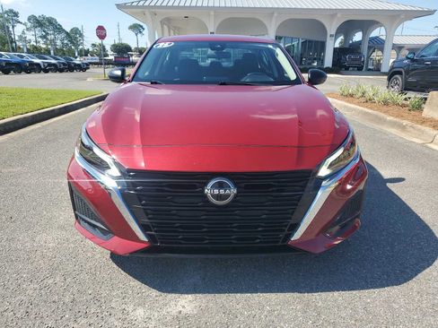 Used 2025 Nissan Altima 2.5 SV FWD image 9