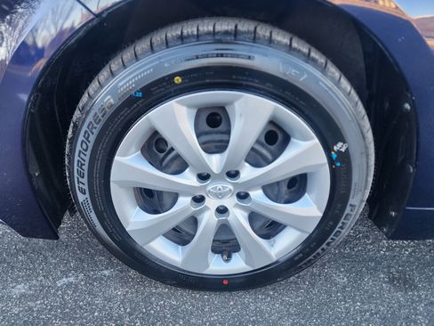 Used 2021 Toyota Corolla LE image 40