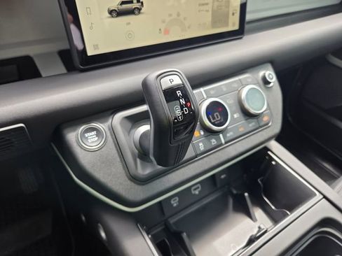 Used 2024 Land Rover Defender 110 X-Dynamic SE AWD/4WD image 32
