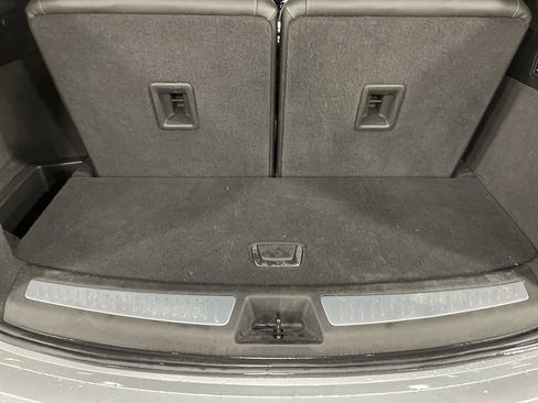 Used 2025 Cadillac XT6 Premium Luxury image 14