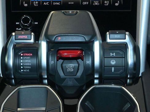 Used 2020 Lamborghini Urus AWD/4WD image 32