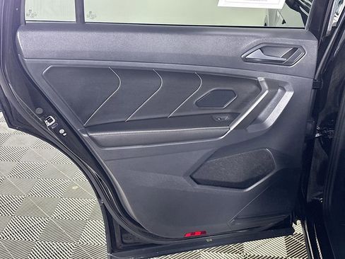 Certified 2023 Volkswagen Tiguan SE w/ Panoramic Sunroof Package image 19