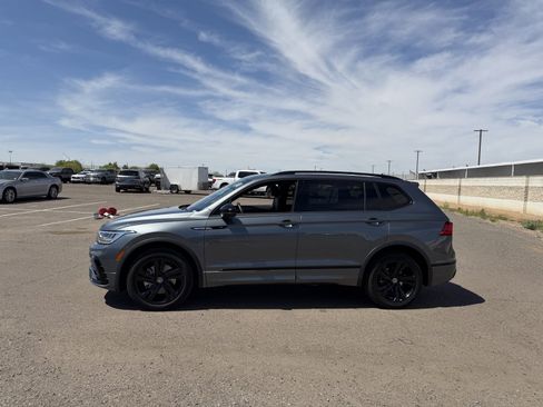 Used 2023 Volkswagen Tiguan SE R-Line image 2