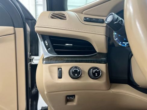 Used 2019 Cadillac Escalade ESV Platinum AWD/4WD image 19