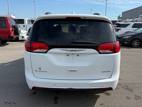 Used 2018 Chrysler Pacifica Limited FWD image 18
