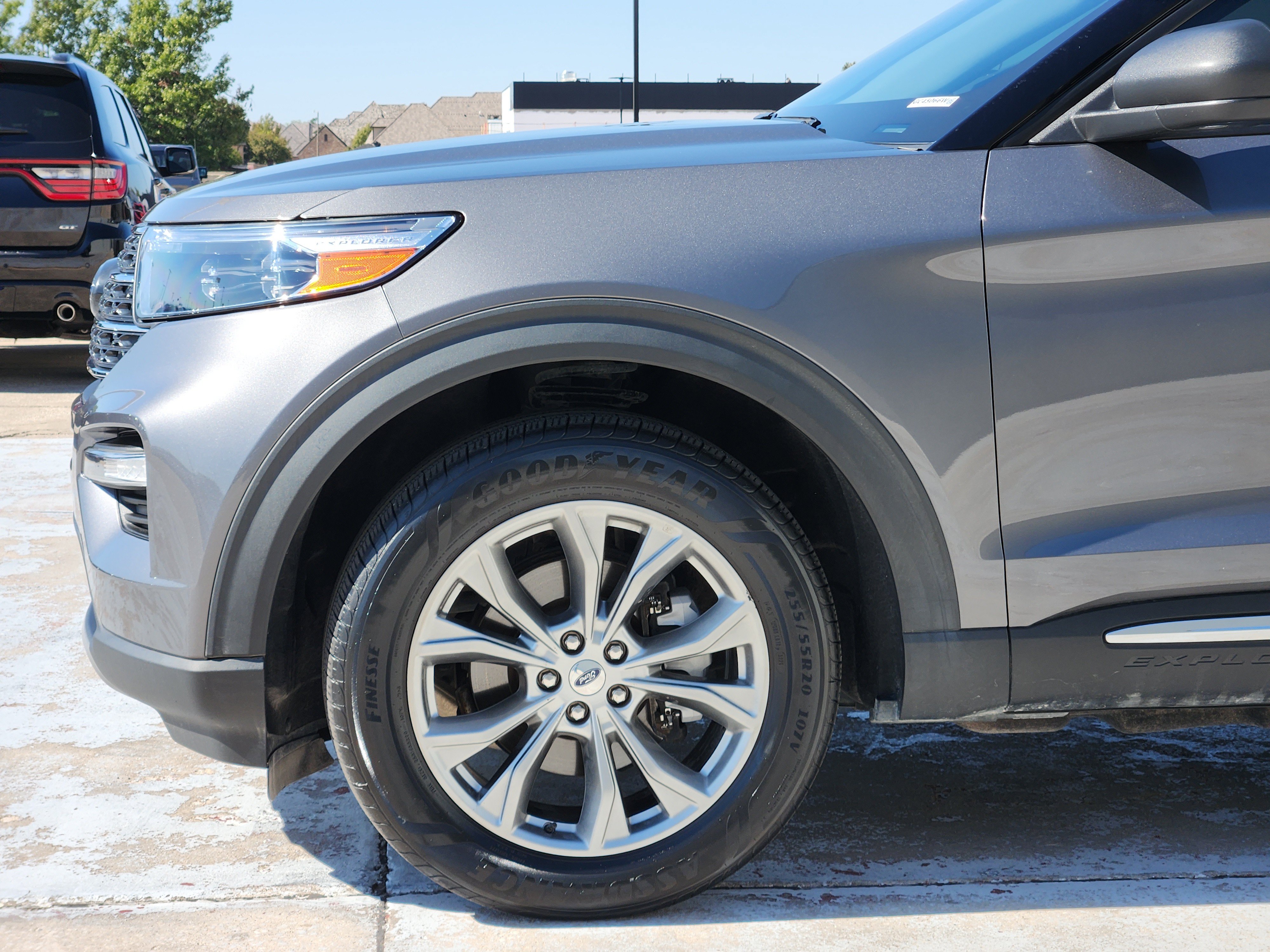 Used 2022 Ford Explorer XLT w/ Equipment Group 202A AWD/4WD image 9
