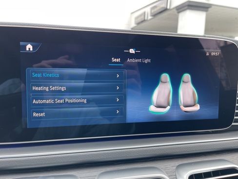 New 2025 Mercedes-Benz GLS 450 4MATIC image 9