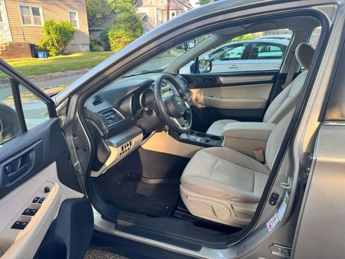 Used 2019 Subaru Outback 2.5i AWD/4WD image 7