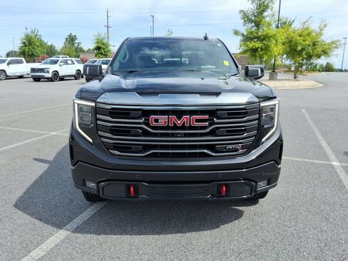 Certified 2022 GMC Sierra 1500 AT4 w/ AT4 Premium Package AWD/4WD image 2