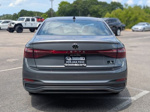 Used 2025 Volkswagen Jetta SE w/ Sunroof Package FWD image 8