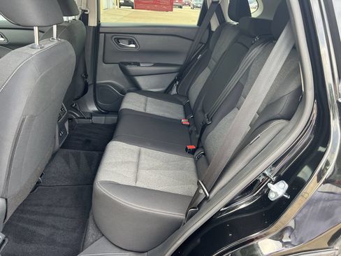 Certified 2025 Nissan Rogue SV FWD image 22