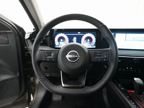 Certified 2025 Nissan Kicks SR image 4