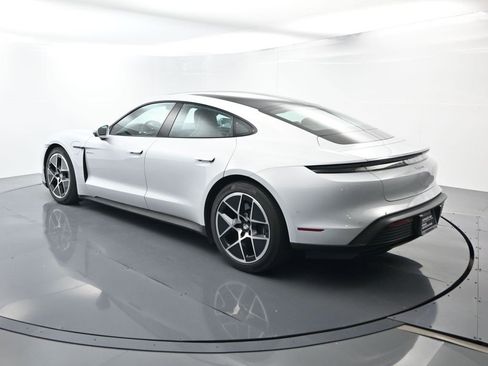 Used 2025 Porsche Taycan image 3