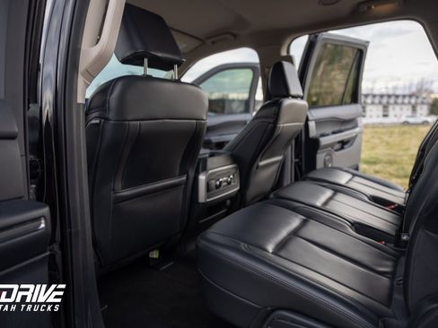 Used 2023 Ford Expedition Max XLT image 19