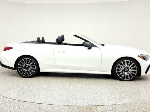 Used 2025 Mercedes-Benz CLE 450 4MATIC Cabriolet image 4
