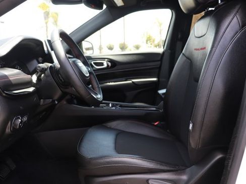 Used 2025 Jeep Compass Trailhawk AWD/4WD image 14