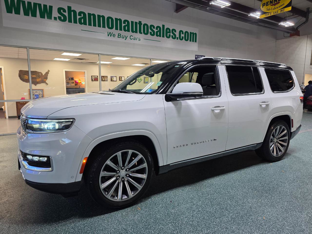 Used 2022 Jeep Grand Wagoneer Series I AWD/4WD image 2