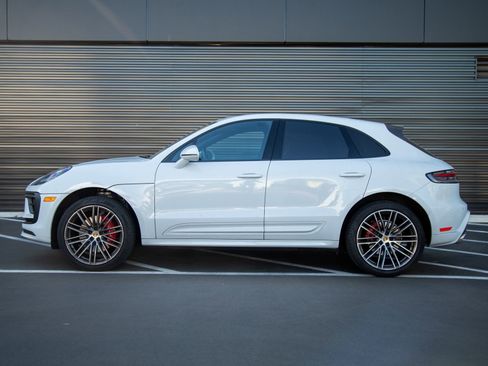 Certified 2023 Porsche Macan S AWD/4WD image 2