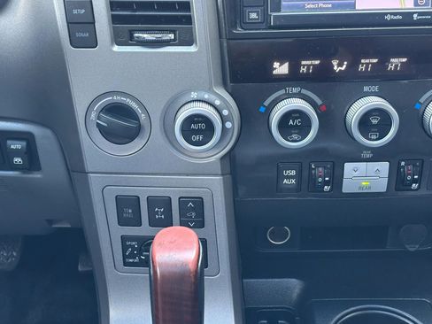 Used 2014 Toyota Sequoia Platinum AWD/4WD image 35