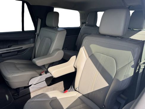 Used 2021 Ford Expedition Limited image 13