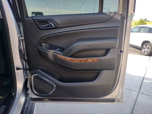Used 2018 Chevrolet Suburban Premier AWD/4WD image 25