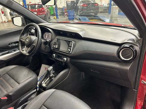 Used 2019 Nissan Kicks SR w/ SR Premium Package FWD image 16