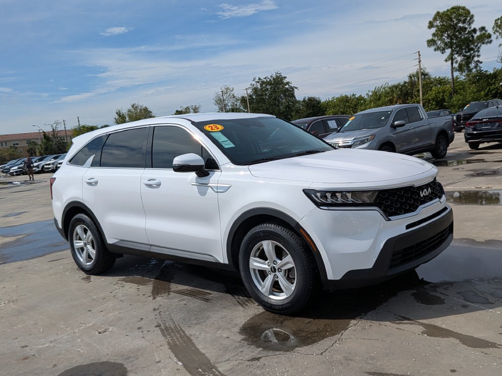 Certified 2023 Kia Sorento LX FWD image 2