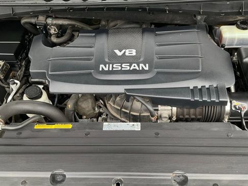 Used 2017 Nissan Titan SV image 9