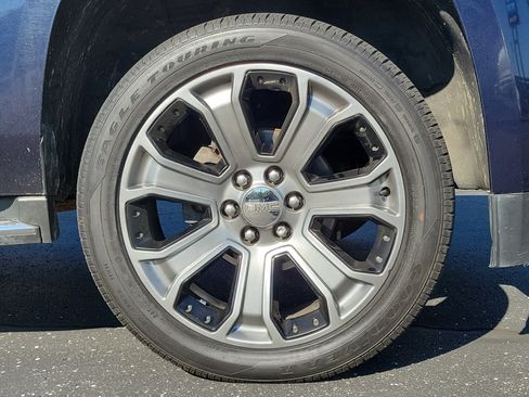 Used 2017 GMC Yukon XL Denali w/ Open Road Package image 5