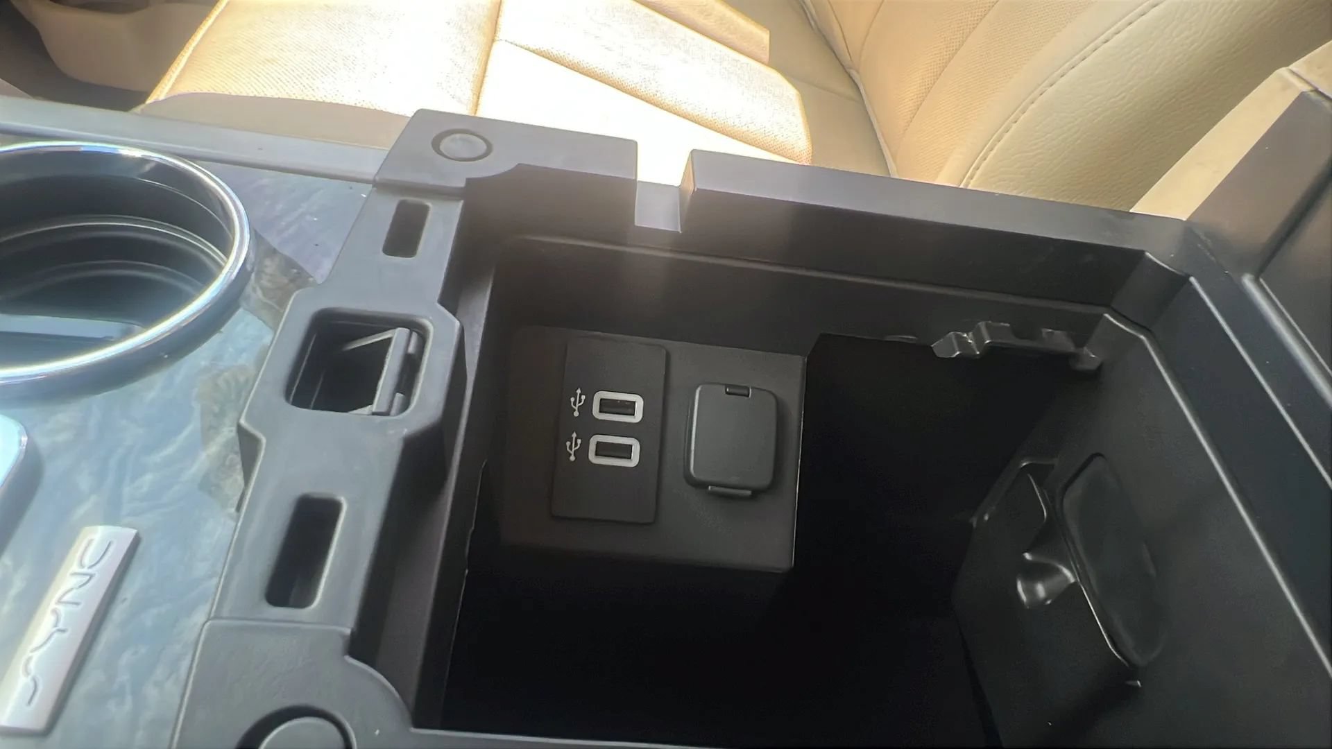 Used 2016 Ford Expedition Limited w/ Equipment Group 301A RWD image 16