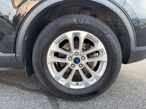 Used 2020 Ford Escape SE FWD image 3