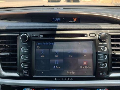 Used 2019 Toyota Highlander Limited image 17