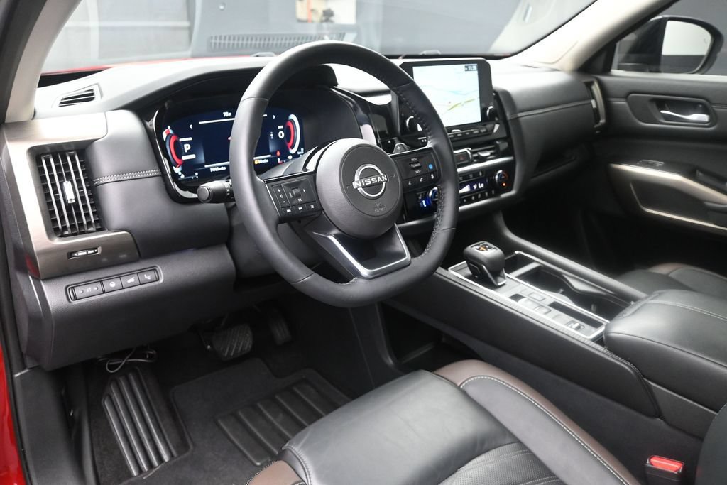 Used 2024 Nissan Pathfinder Platinum FWD image 19