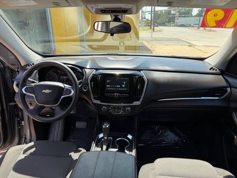 Used 2019 Chevrolet Traverse LS FWD image 18