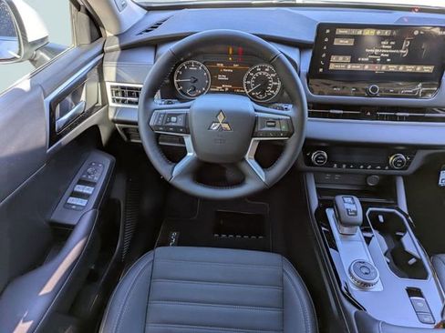 New 2026 Mitsubishi Outlander SE image 18