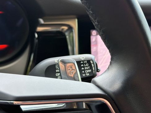 Used 2025 Porsche Macan image 33