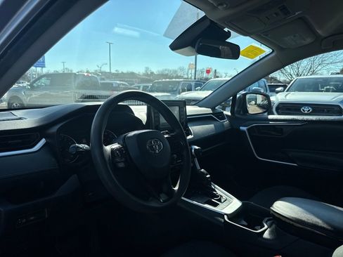 Used 2021 Toyota RAV4 LE image 13